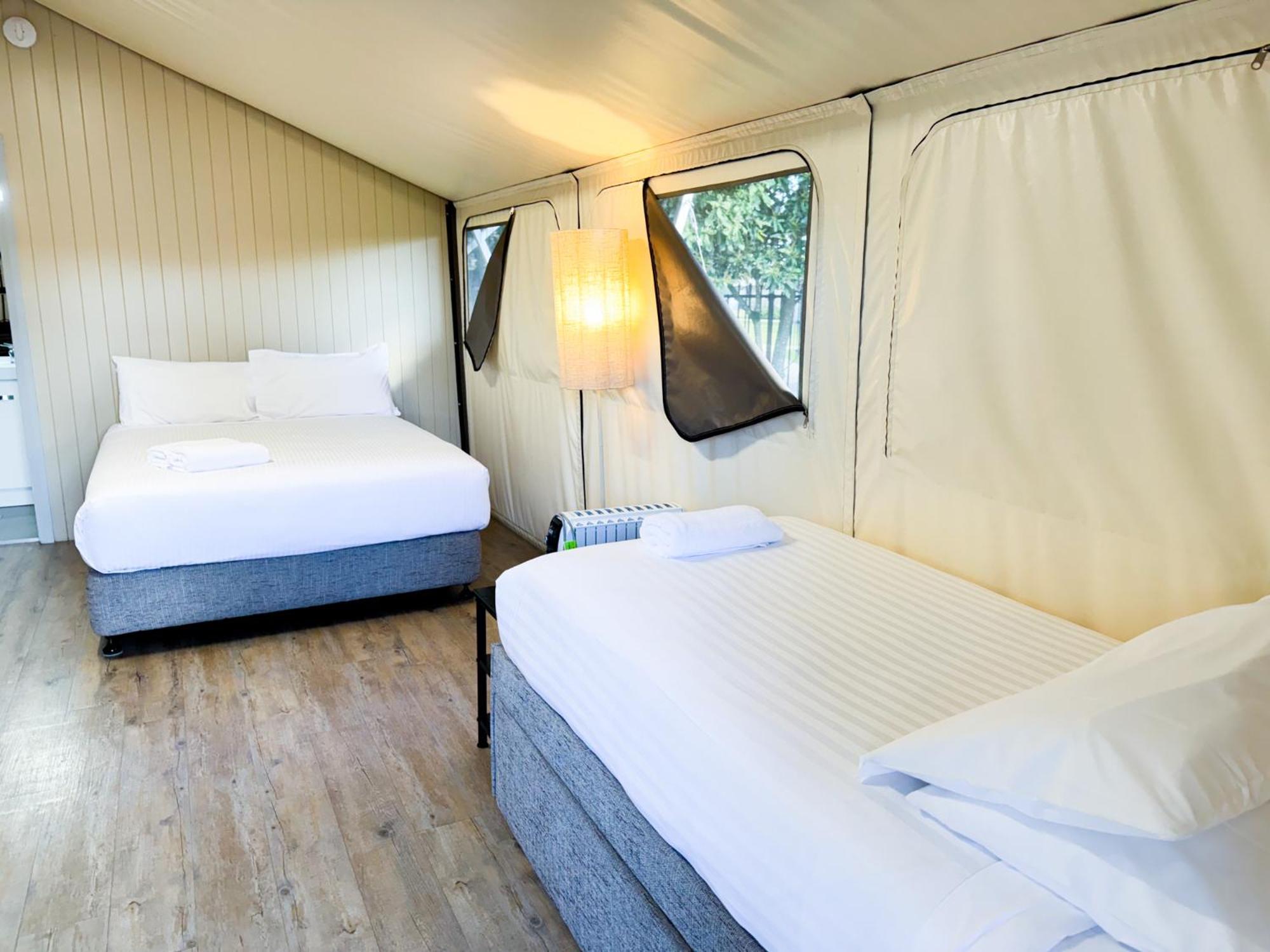 Shoal Bay Holiday Park ภายนอก รูปภาพ